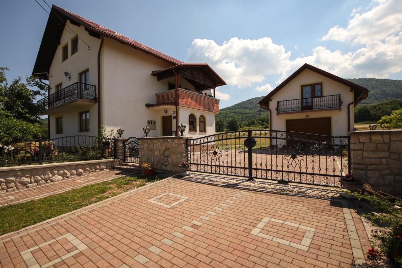 Apartman Lucija & Luka โอโทชาส ภายนอก รูปภาพ