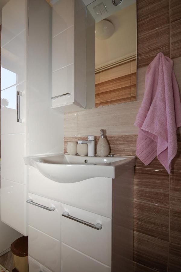 Apartman Lucija & Luka โอโทชาส ภายนอก รูปภาพ