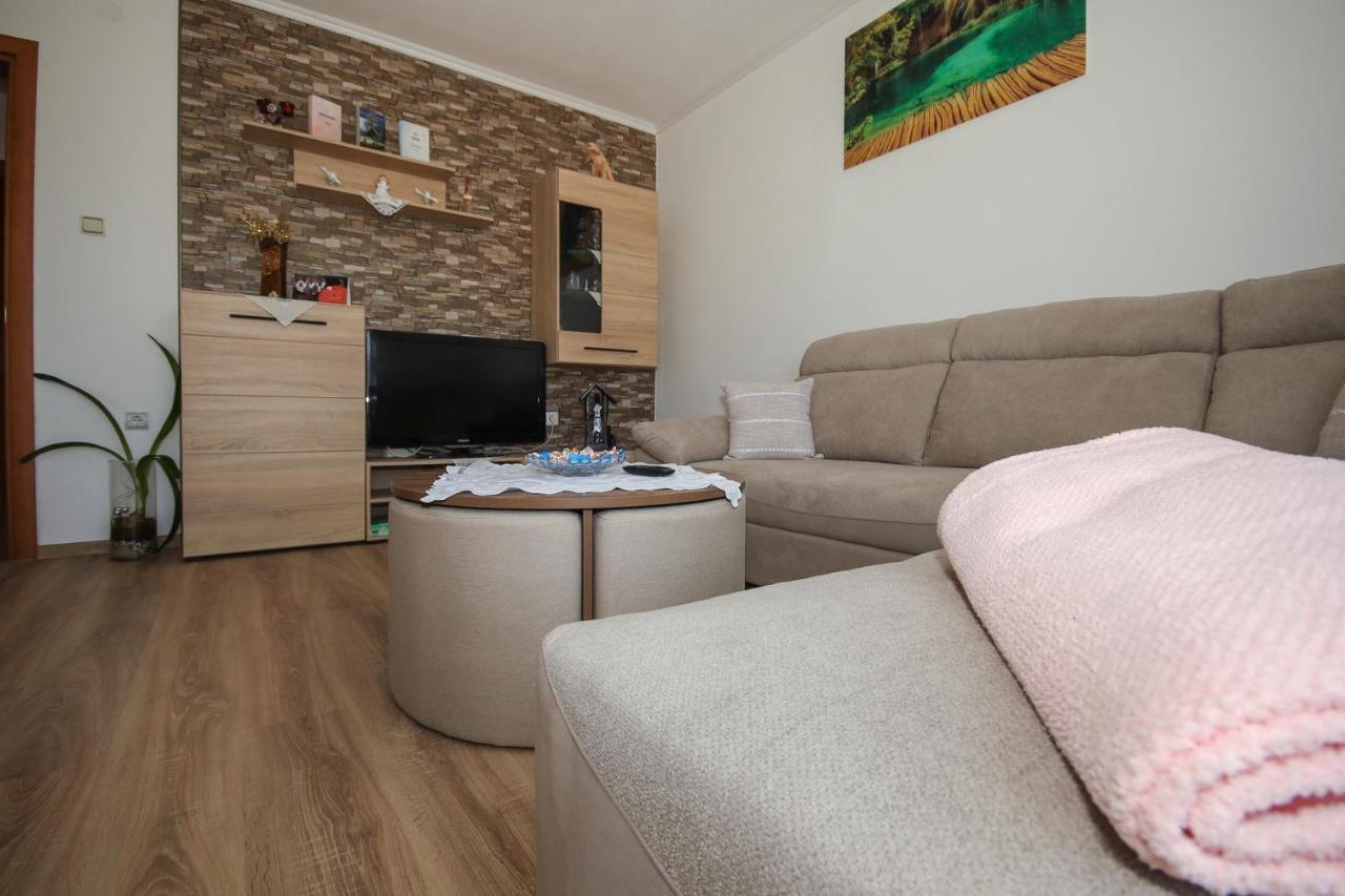 Apartman Lucija & Luka โอโทชาส ภายนอก รูปภาพ