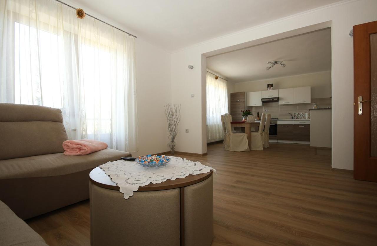 Apartman Lucija & Luka โอโทชาส ภายนอก รูปภาพ