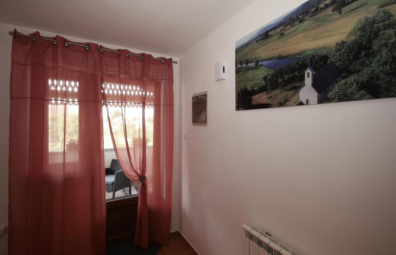 Apartman Lucija & Luka โอโทชาส ภายนอก รูปภาพ