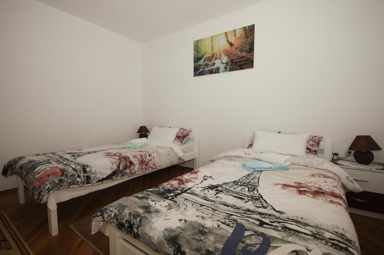 Apartman Lucija & Luka โอโทชาส ภายนอก รูปภาพ