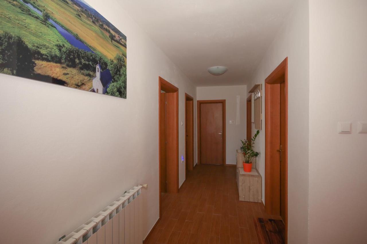 Apartman Lucija & Luka โอโทชาส ภายนอก รูปภาพ