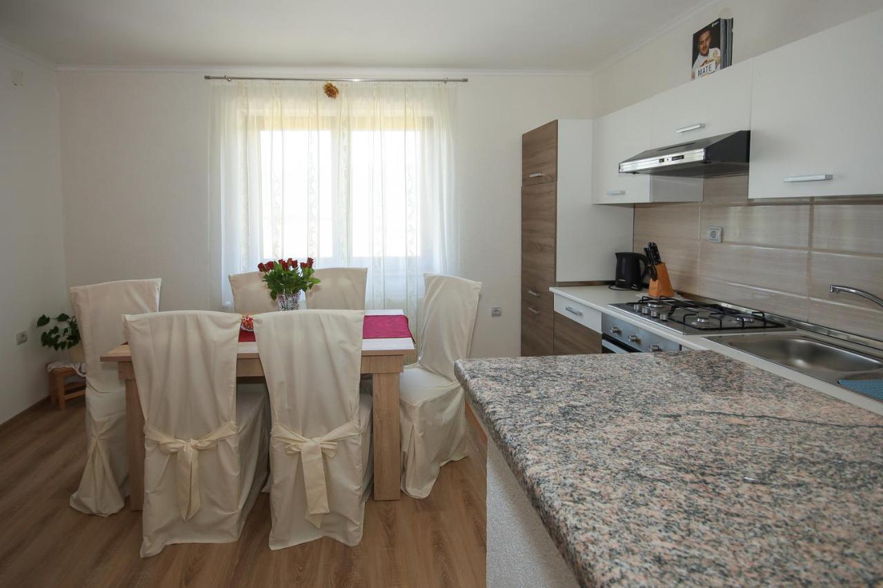 Apartman Lucija & Luka โอโทชาส ภายนอก รูปภาพ