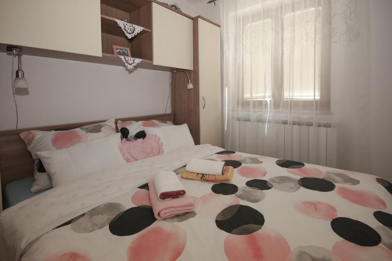 Apartman Lucija & Luka โอโทชาส ภายนอก รูปภาพ