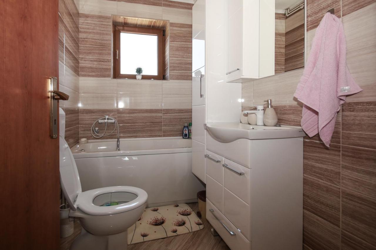 Apartman Lucija & Luka โอโทชาส ภายนอก รูปภาพ